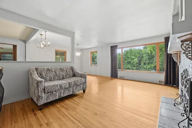 105 Berkeley DRIVE gallery image 44