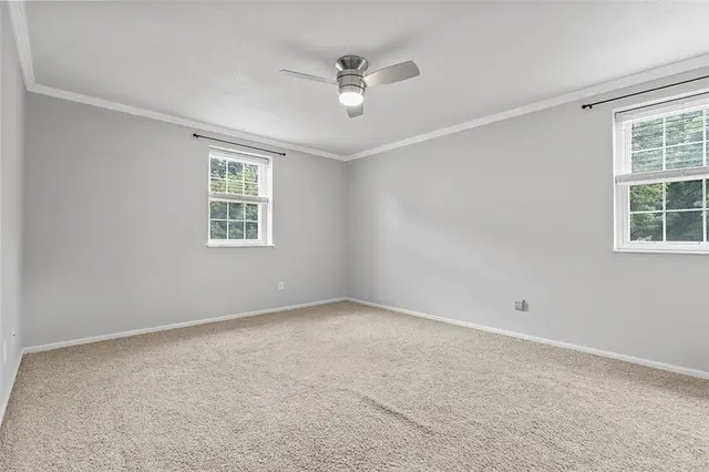 105 Camelot Dr gallery image 4