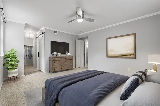 105 Camelot Dr gallery image 5