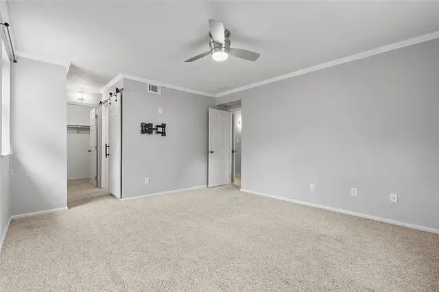 105 Camelot Dr gallery image 7