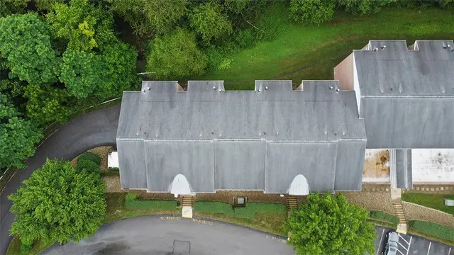 105 Camelot Dr gallery image 34