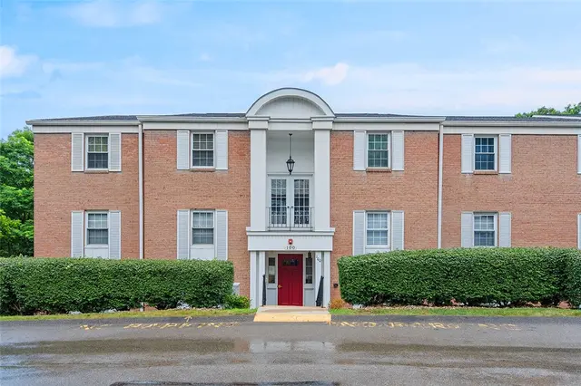 105 Camelot Dr
