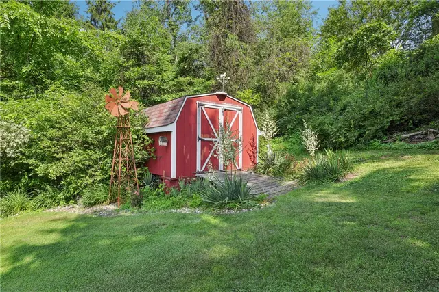 105 Gary Drive gallery image 21