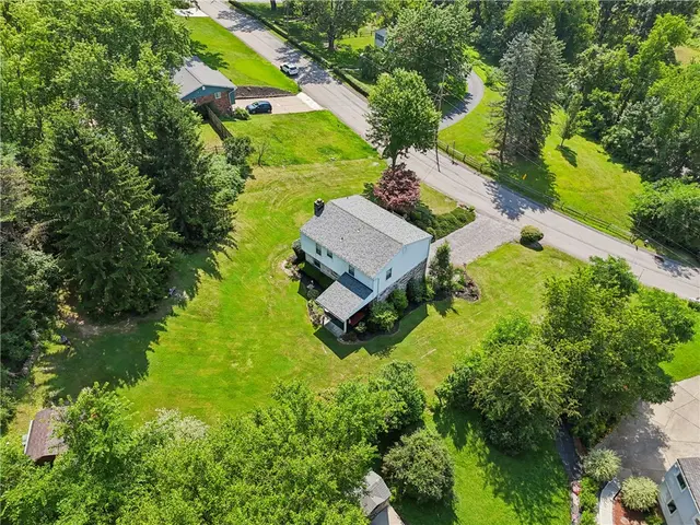 105 Gary Drive gallery image 27
