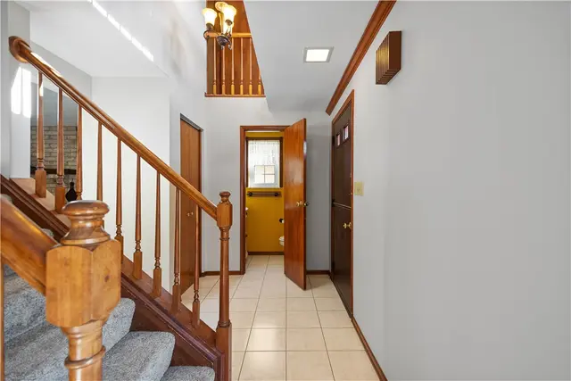 105 Gary Drive gallery image 34
