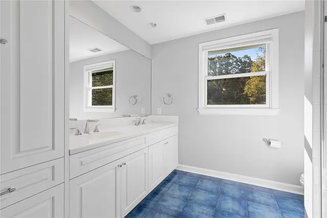 105 Lee Road gallery image 11