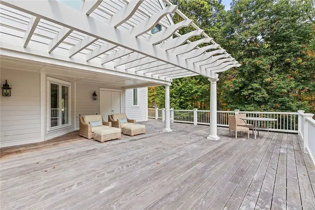 105 Lee Road gallery image 17