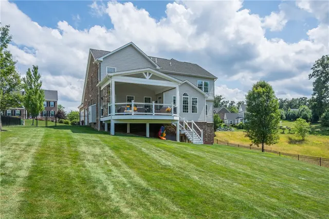 105 Minnock Drive gallery image 4