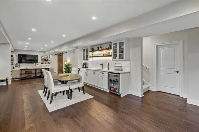 105 Minnock Drive gallery image 5