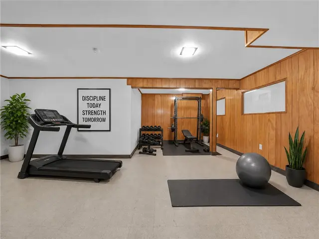 105 Montgomery Drive gallery image 9