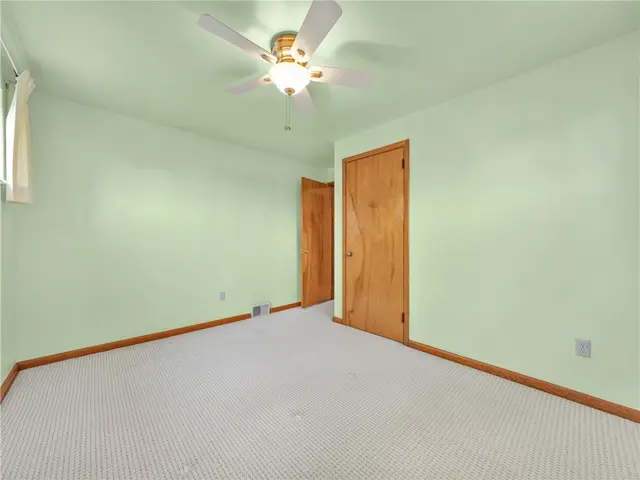 105 Montgomery Drive gallery image 18