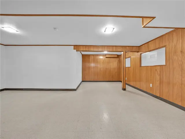 105 Montgomery Drive gallery image 21