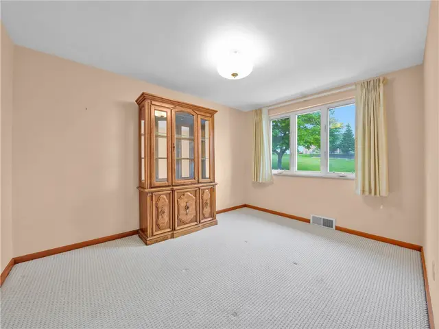 105 Montgomery Drive gallery image 22