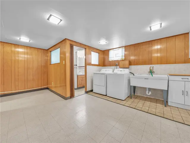 105 Montgomery Drive gallery image 24