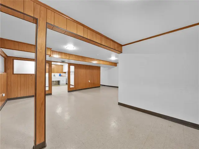 105 Montgomery Drive gallery image 25