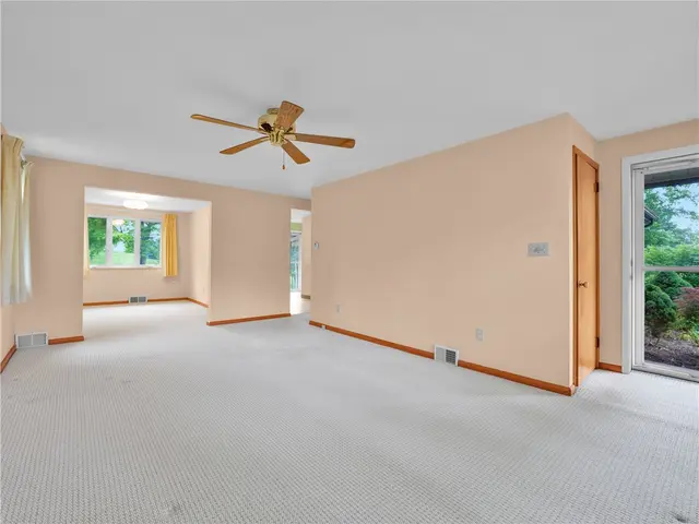 105 Montgomery Drive gallery image 26