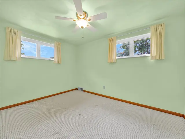 105 Montgomery Drive gallery image 28