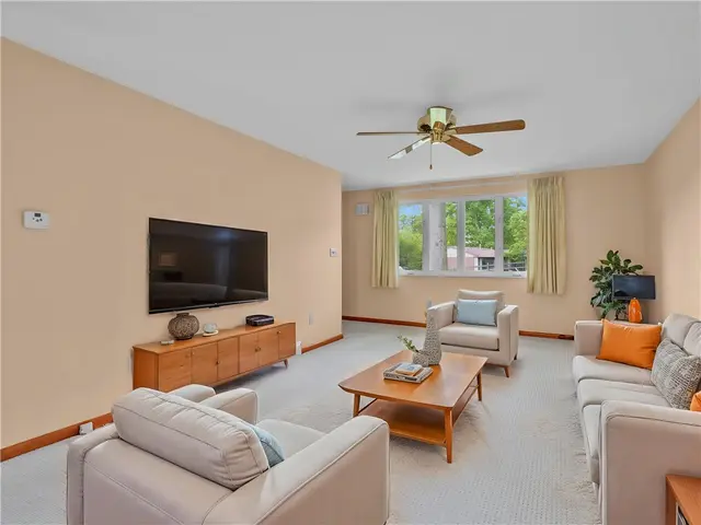 105 Montgomery Drive gallery image 29