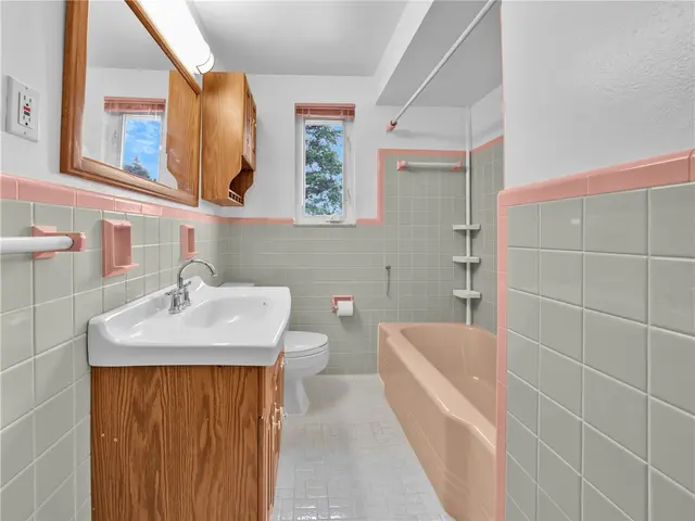 105 Montgomery Drive gallery image 31