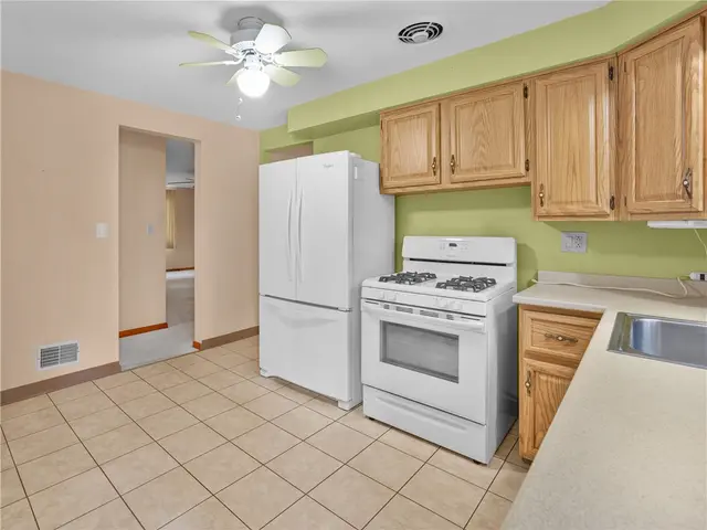 105 Montgomery Drive gallery image 32