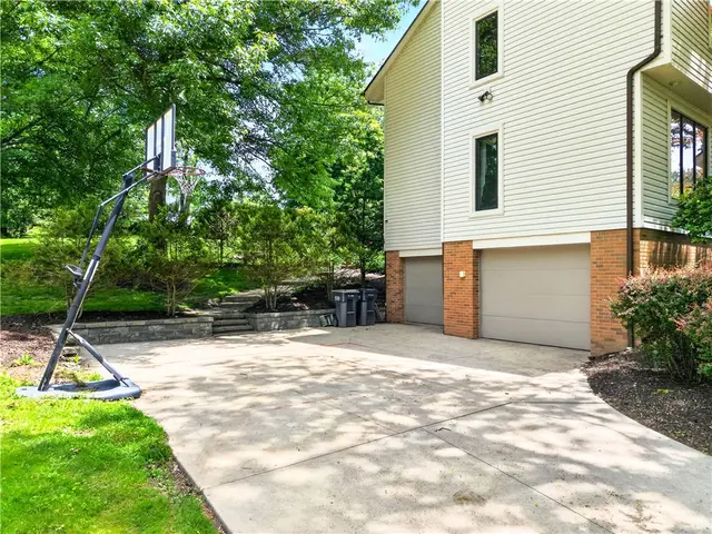 105 Northbrook Dr gallery image 9