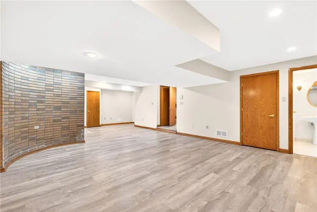 105 Northbrook Dr gallery image 12