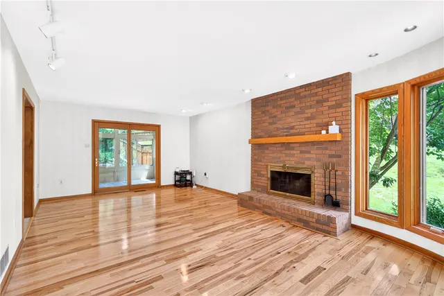 105 Northbrook Dr gallery image 13