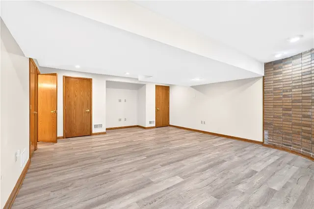 105 Northbrook Dr gallery image 19