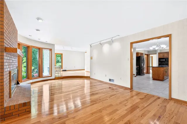 105 Northbrook Dr gallery image 20
