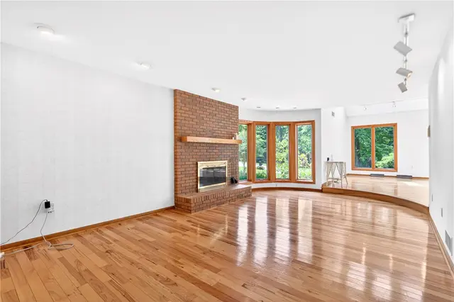 105 Northbrook Dr gallery image 21