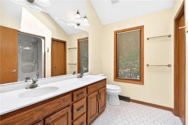 105 Northbrook Dr gallery image 29