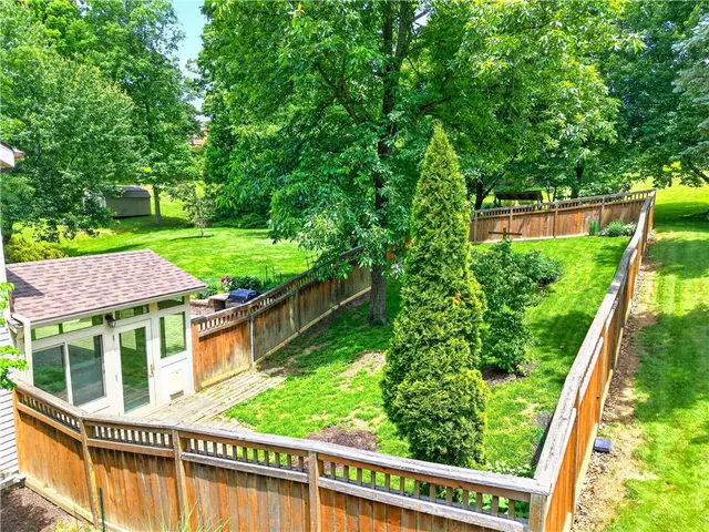 105 Northbrook Dr gallery image 33