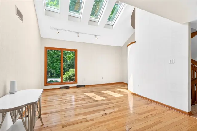 105 Northbrook Dr gallery image 37