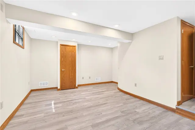 105 Northbrook Dr gallery image 47