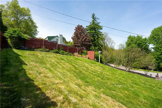 105 Parkview Road gallery image 4