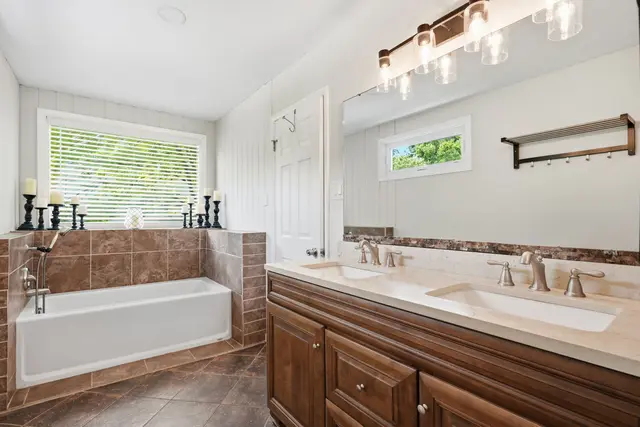 105 Rippling Brook DRIVE gallery image 3