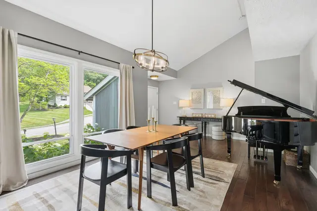 105 Rippling Brook DRIVE gallery image 16