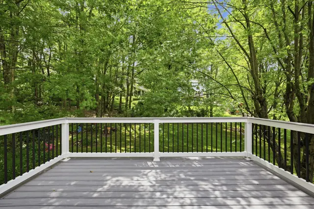 105 Rippling Brook DRIVE gallery image 24