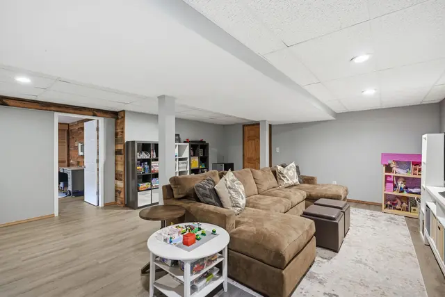 105 Rippling Brook DRIVE gallery image 45