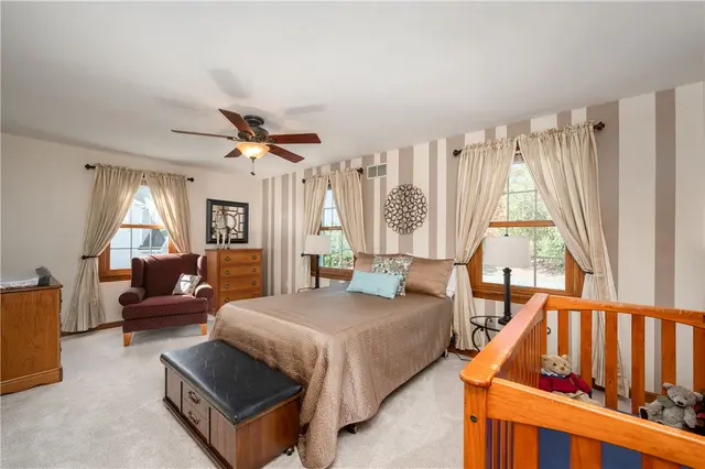 105 Sloan Ct gallery image 2