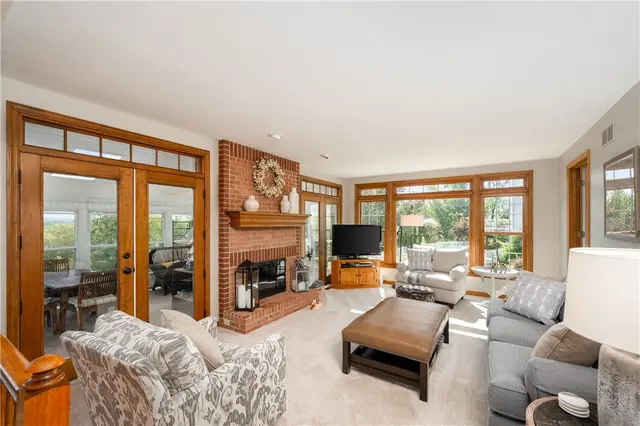 105 Sloan Ct gallery image 10