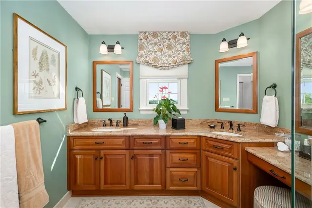 105 Sloan Ct gallery image 11