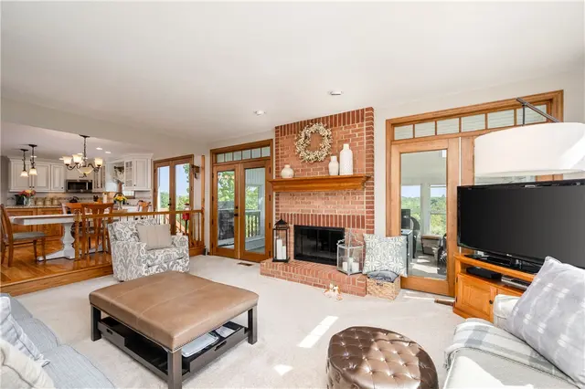 105 Sloan Ct gallery image 12