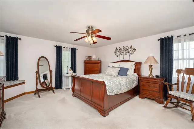 105 Sloan Ct gallery image 15