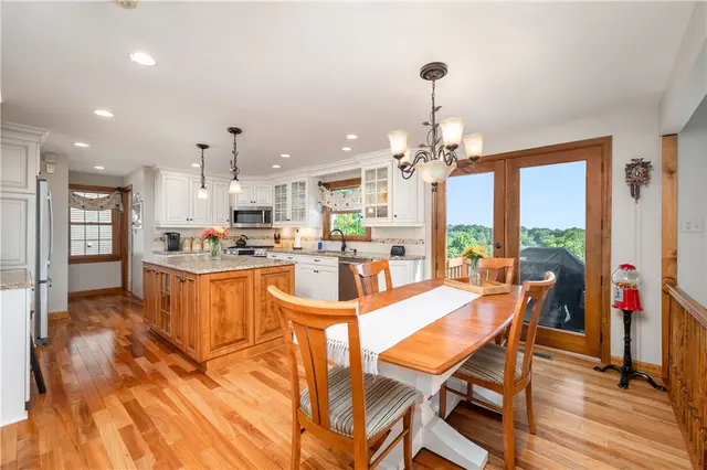 105 Sloan Ct gallery image 22