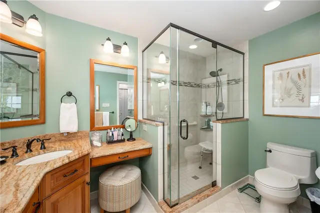 105 Sloan Ct gallery image 23