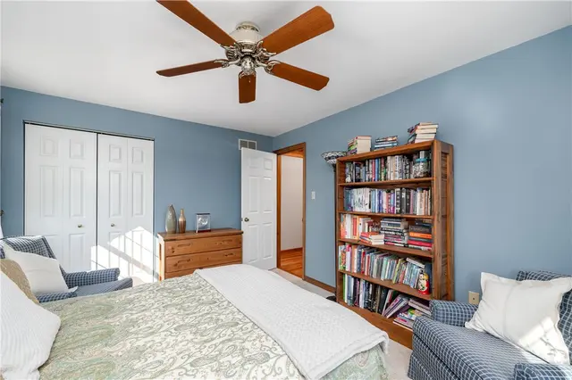 105 Sloan Ct gallery image 24