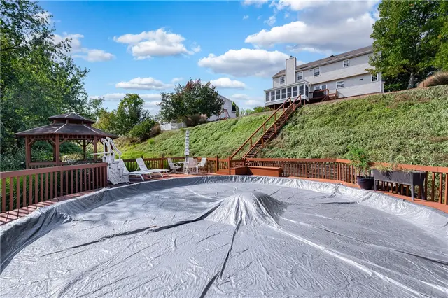 105 Sloan Ct gallery image 25