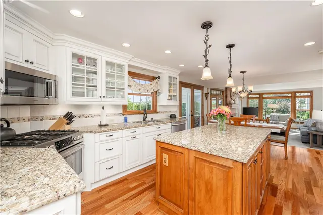 105 Sloan Ct gallery image 26