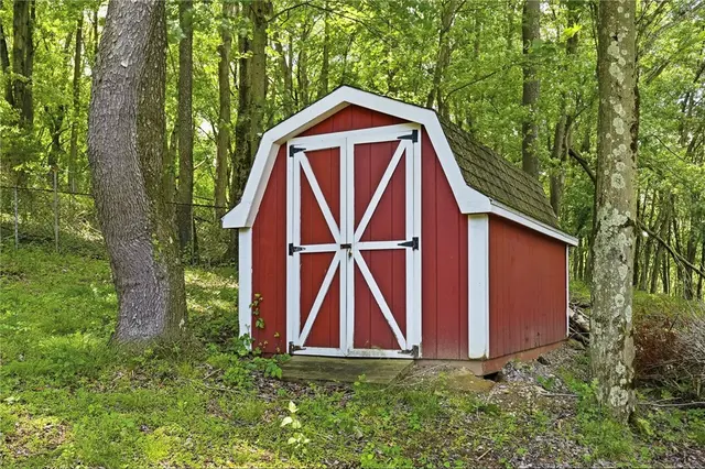 105 Windgate Dr gallery image 5